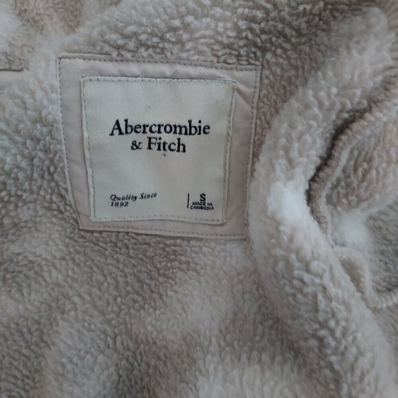 Abercrombie & Fitch Quilted Camo Print Fleece Jacket Size Small - Picture 3 of 12